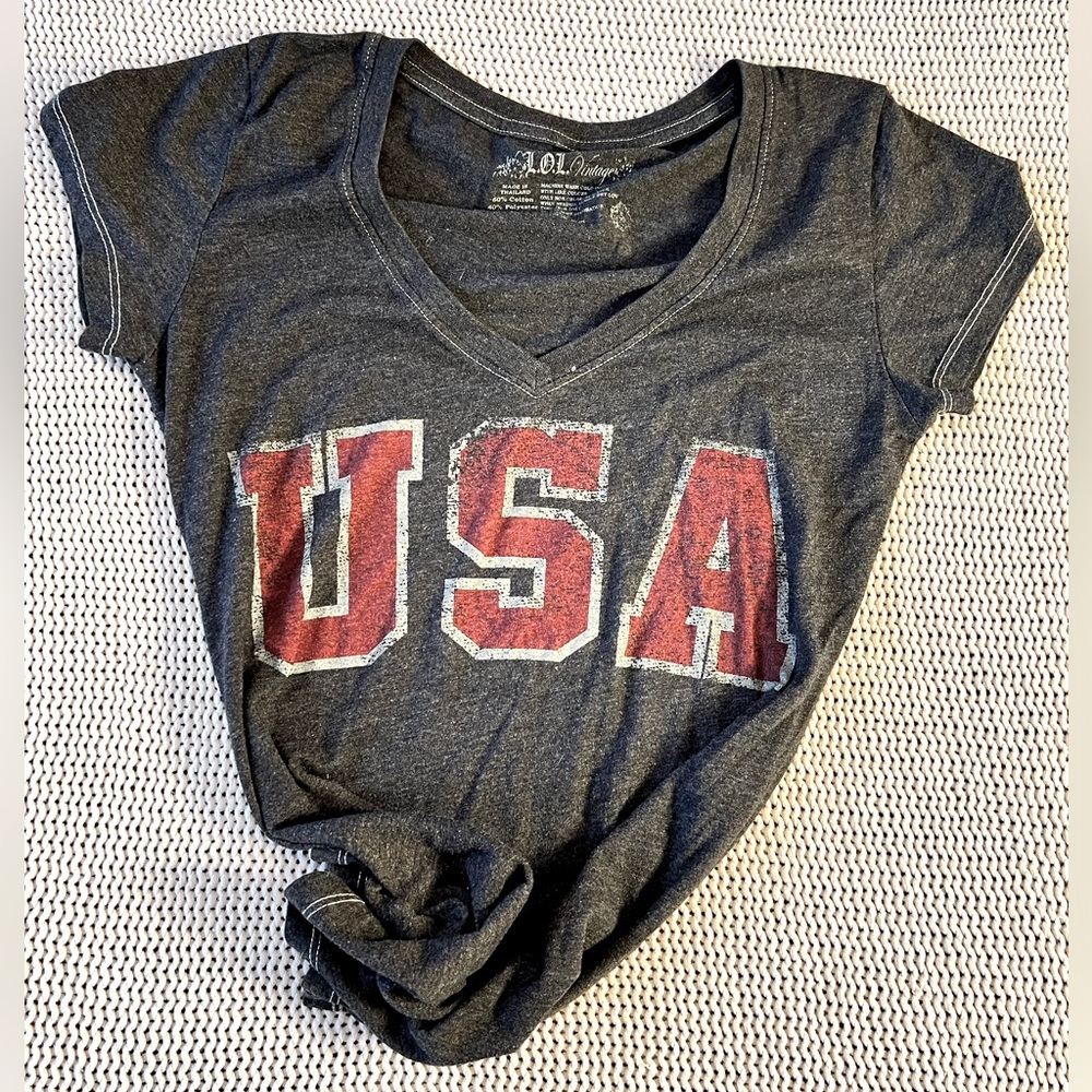 Vintage gray ~USA~ v-neck short sleeve tee - Picture 4 of 7